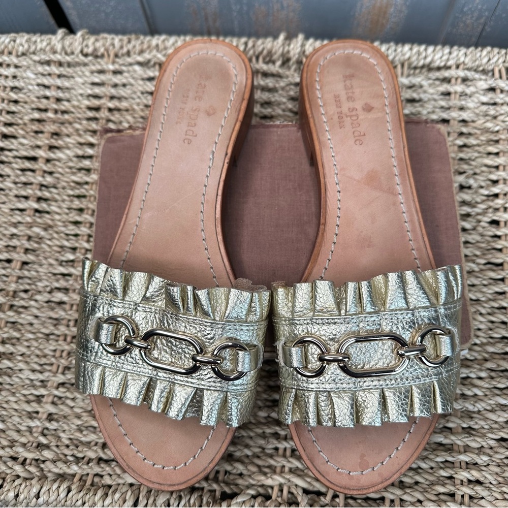 Kate Spade Ruffle Beau Leather Slide Sandal Gold Sz 8 - Picture 3 of 15